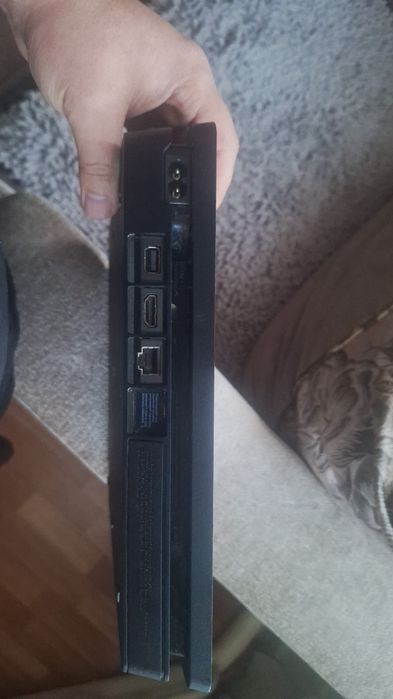 Продам Плестейшн 4 слим