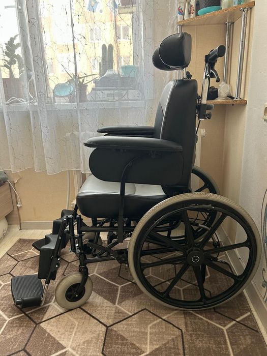 Инвалидная коляска с поддержкой головы