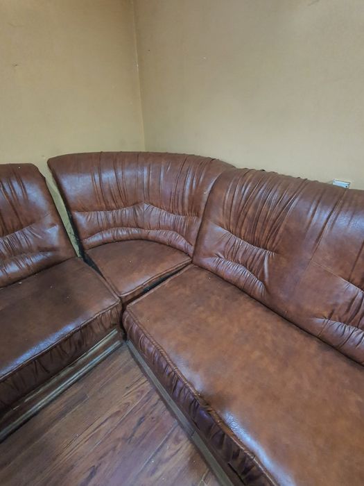 Кожен разтегателен диван