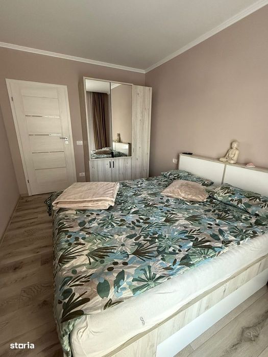 Închiriez apartament cu 3 camere