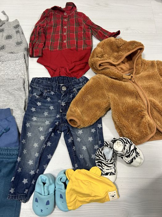 Lot haine bebelusi marimea 0/3 luni , 2/4 luni