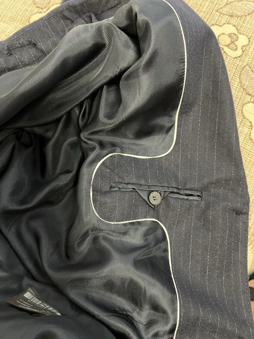 Vand pardesiu nou, Zara , S, bleumarin cu dungi  subtiri albe.