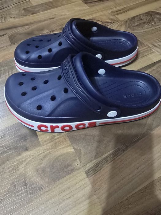Papuci bărbați Crocs