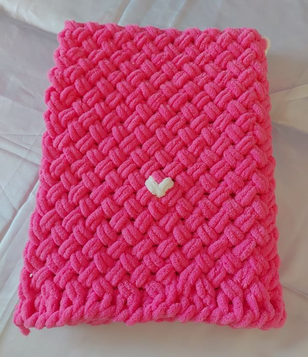 Ръчно плетено бебешко одеялце