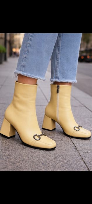 Последни размери боти и обувки на невероятни цени.