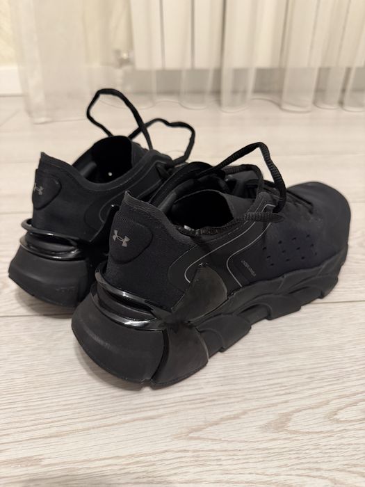 Мужские черные кроссовки Under Armour