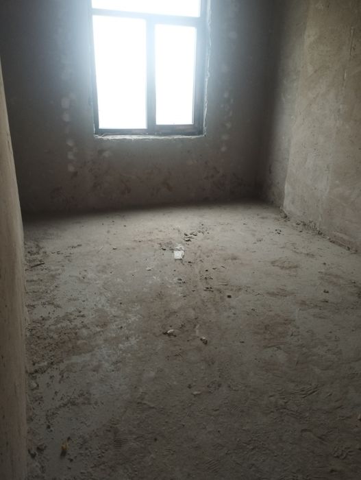 7-mikrayon Lelenizm chorrahasi oldida joylashgan karobka uy sotiladi