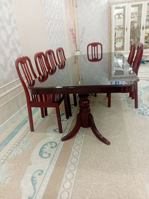 Стол со стульями