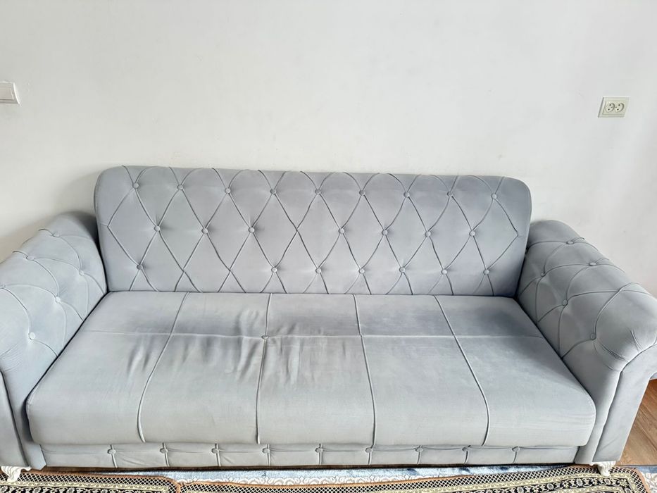 Продам диван голубого цвета