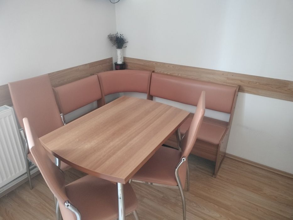 Colțar bucatarie ,masa și scaune