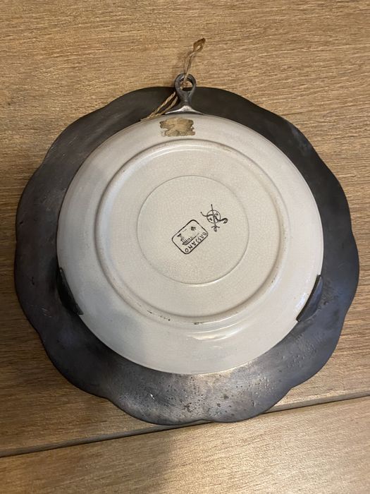 Farfurii ornament ; cuțit argint , paletă argint cu maner sidef