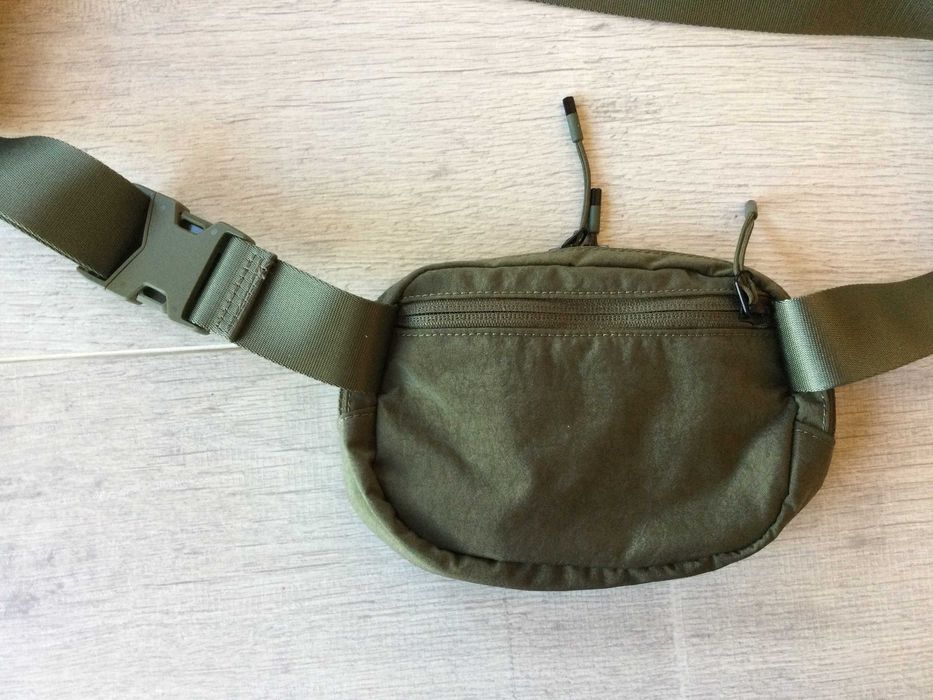НОВА оригинална мъжка / унисекс маслено зелена чанта / crossbody bag / чантичка за кръста "банан" NIKE / Найк от САЩ
