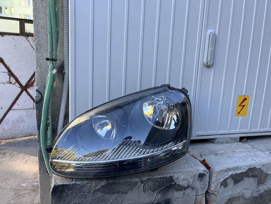 Ляв черен фар за VW Golf 5