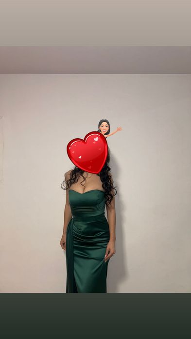 Rochie de seară verde smarald–ca nouă.  Purtată o singură dată, la Revelion