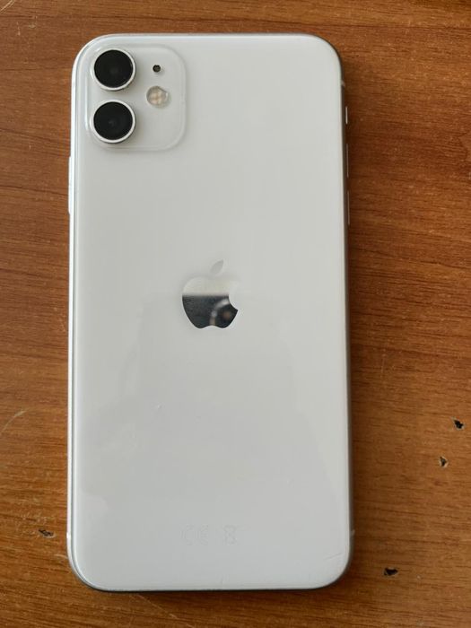 iPhone 11 в хорошем состоянии