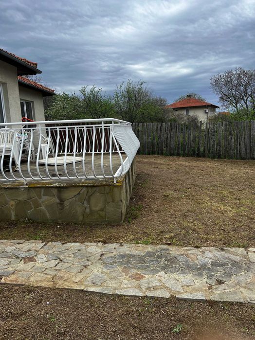 Почистване на дворове, парцели и терени в област Бургас