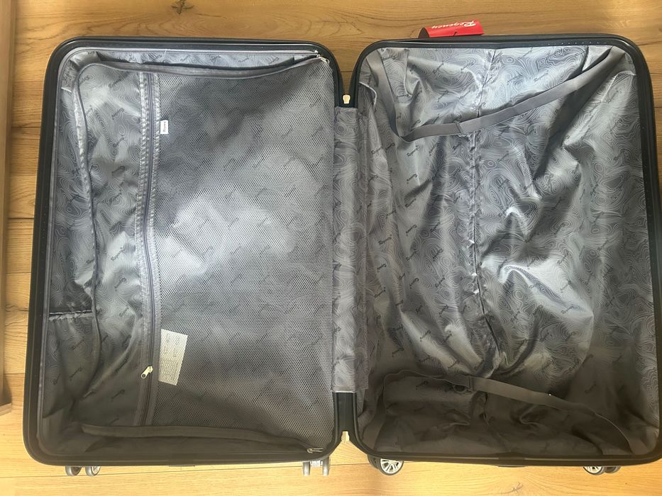 чисто нов твърд куфар 28”