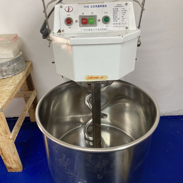 Тестомес 25 кг 220в тоқпен істейді.