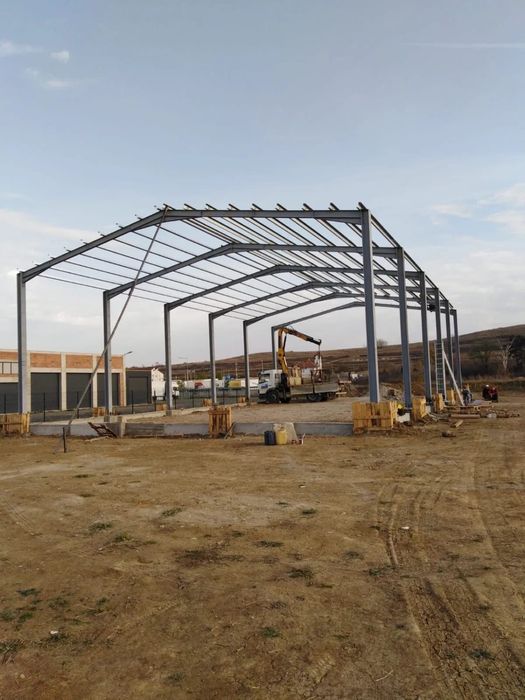 Vindem si confectionam hale metalice