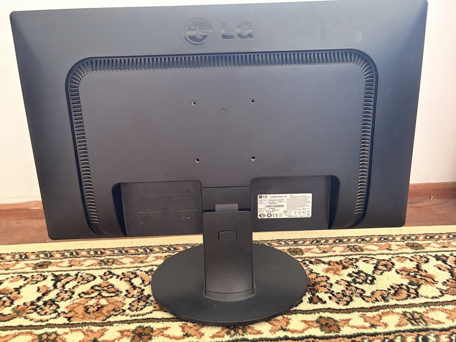 LG Flatron W2346S-BF — 23”