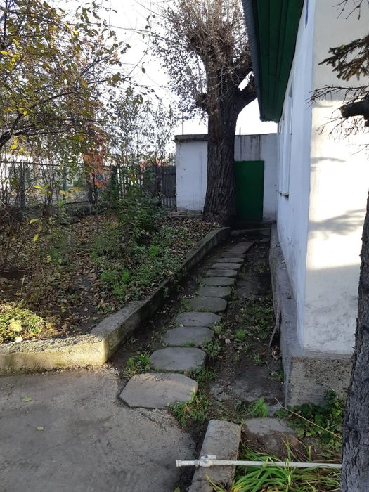 Продаётся 4- комнатный дом на Защите