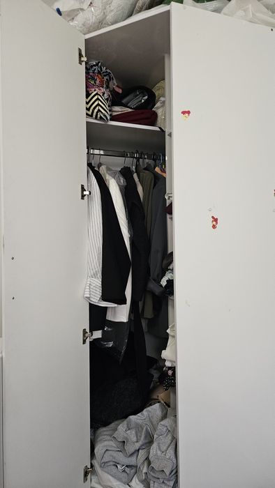 Угловой вместительный шкаф