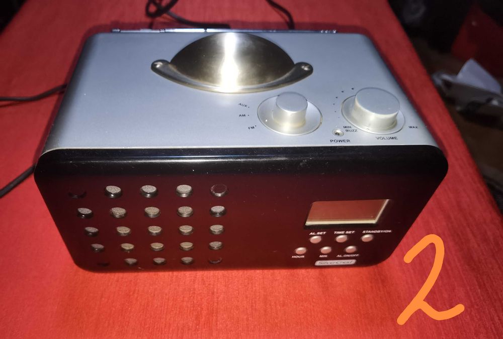 Продавам 2 броя радиа с щепсъл и батерии