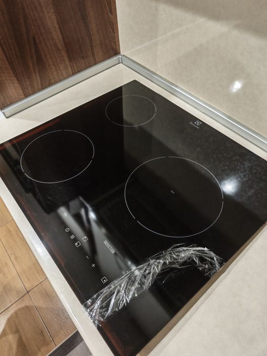 Индукционен плот  Electrolux