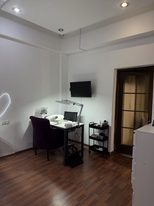 Сдам маникюрный стол в аренду