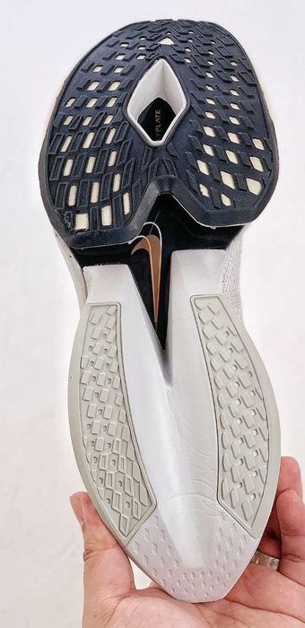 Продавам нови дамски маратонки Nike Air Zoom Alphafly Next grey