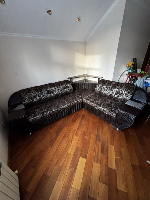 Диван - кровать, с отсеком для хранения одеял