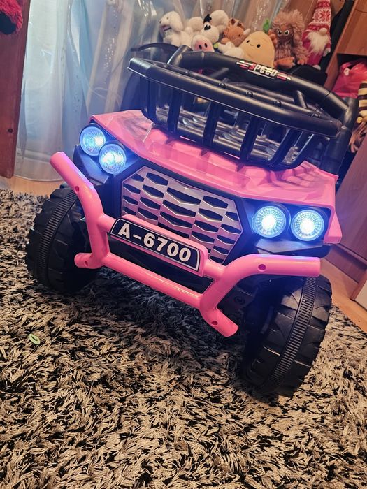 Mașinuța electrică 4x4