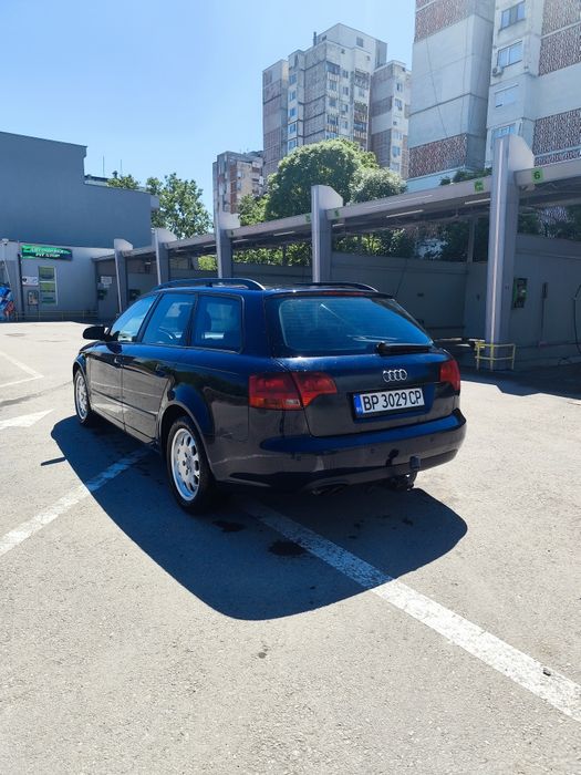 Продавам Ауди А4 Б7