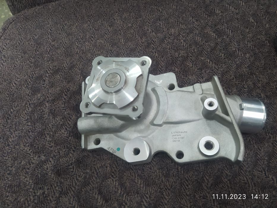 Помпа  водяной насос Ford Mondeo