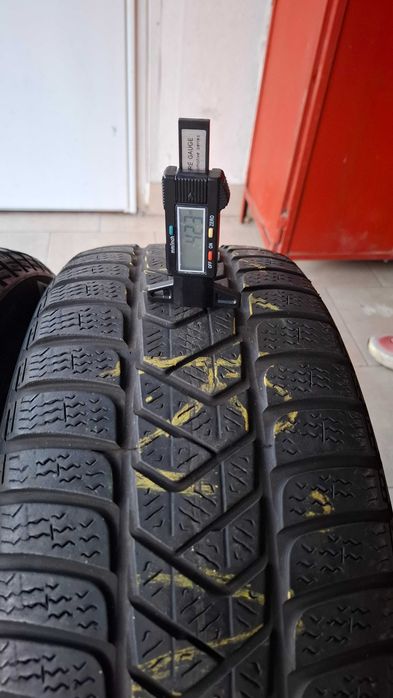 Зимни гуми Pirelli 215/60/16 2бр.