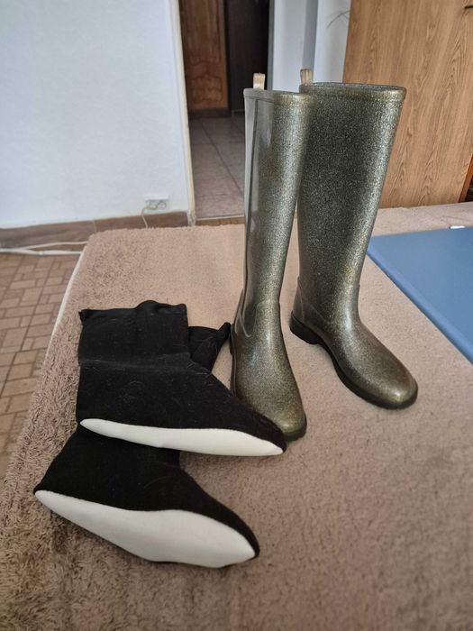 Cizme de cauciuc Guess, de mărime 40, fabricată în Italia