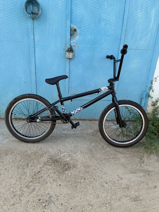 Велосипед BMX .  Сел и поехал .