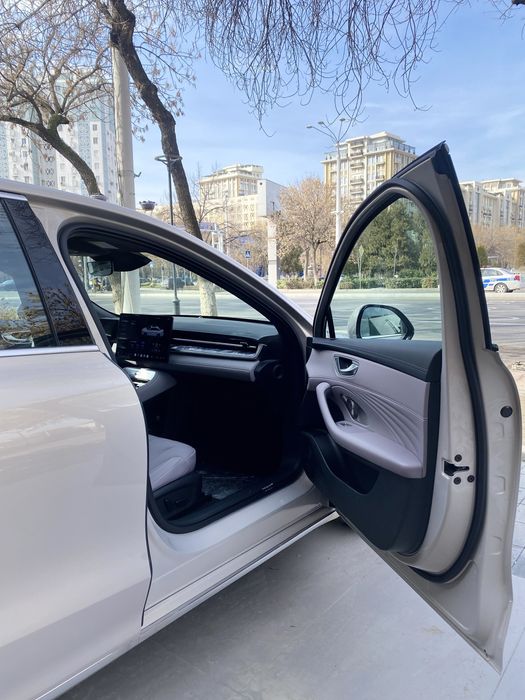 Roewe M7 Hybrid Full (PHEV)