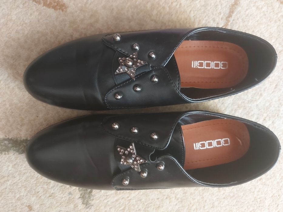 Продам женскую обувь