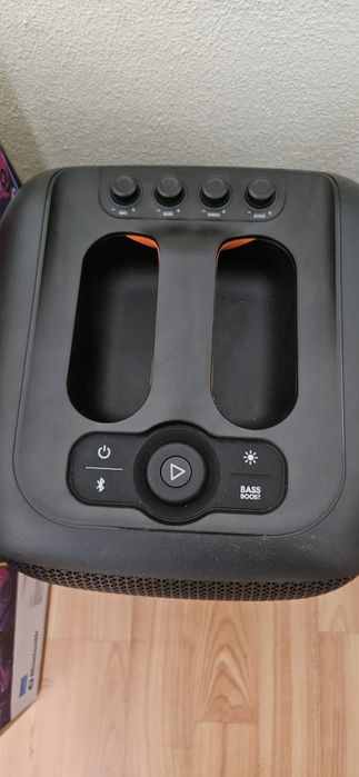 Jbl partybox encore.