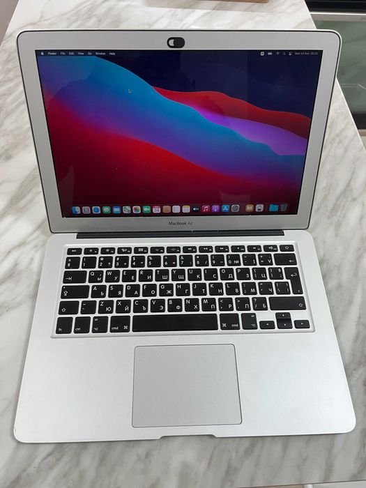 MacBook Air 13" Mid 2013-i5-8 GB RAM-128 GB SSD - много добра батерия