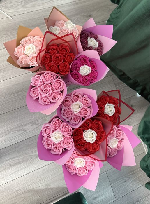 Buchetele cu 7 trandafiri de sapun