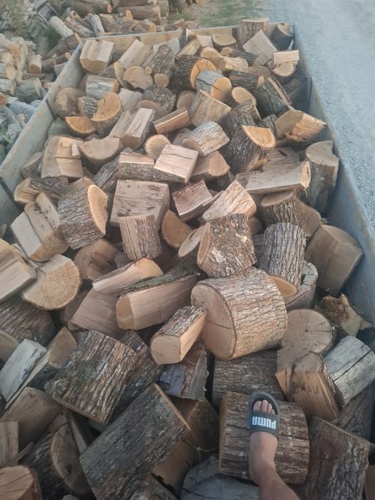 Lemne de foc esență tare. Dăm și în cantități mai mici.