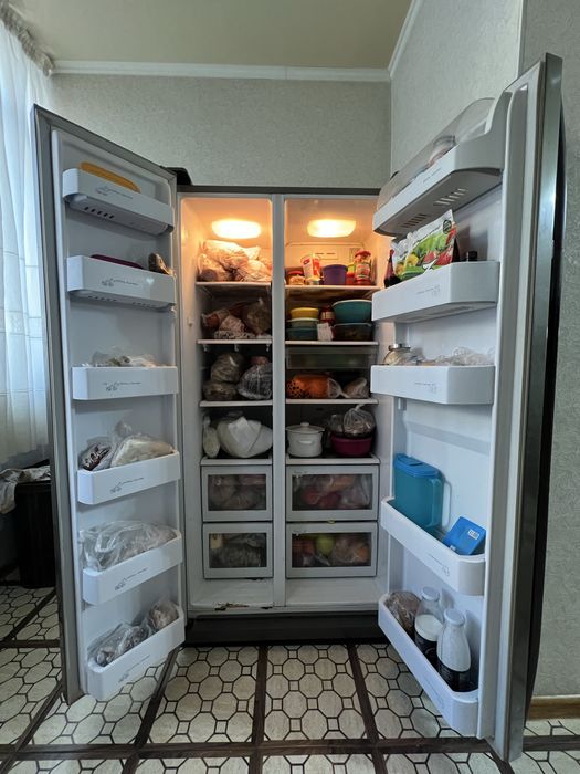 Холодильник Samsung