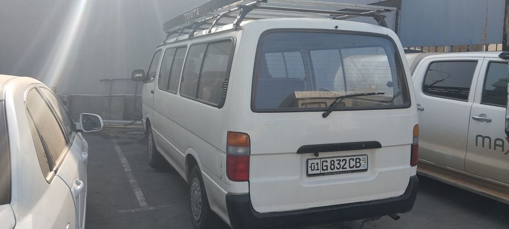 TOYOTA HIACE. 1993 йил.2 объем 2RZ бензин мотор. Карбюратор