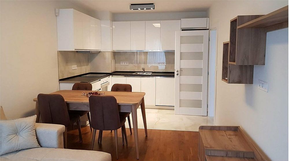 Дава се под наем Тристаен апартамент в София, Банишора - 98 кв.м за 897.6 € - Снимка #1