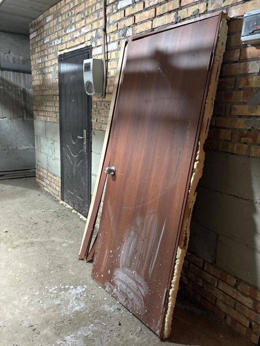 Дверь отдам бесплатно, самовывоз