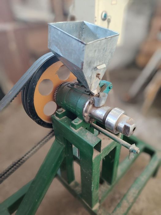 Ququruzni oporot sotiladi