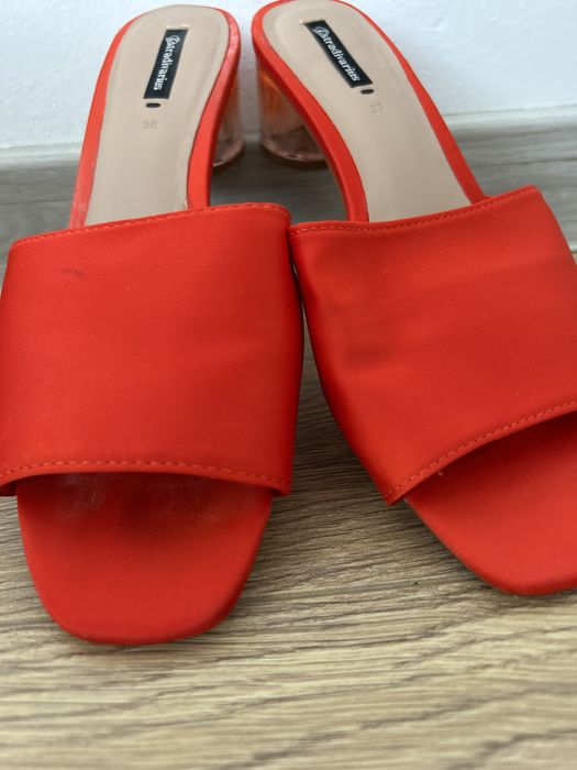 Papuci cu toc stradivarius 38(recomand 37)