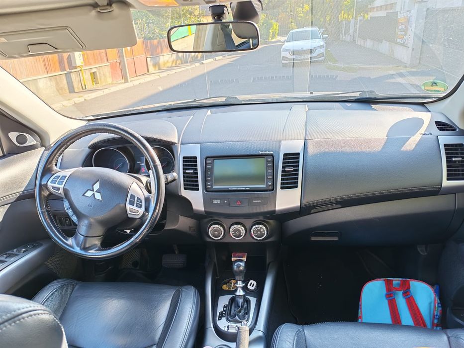 Mitsubishi Outlander 2.2 DI-D 4x4 Automat 2010, 7 locuri